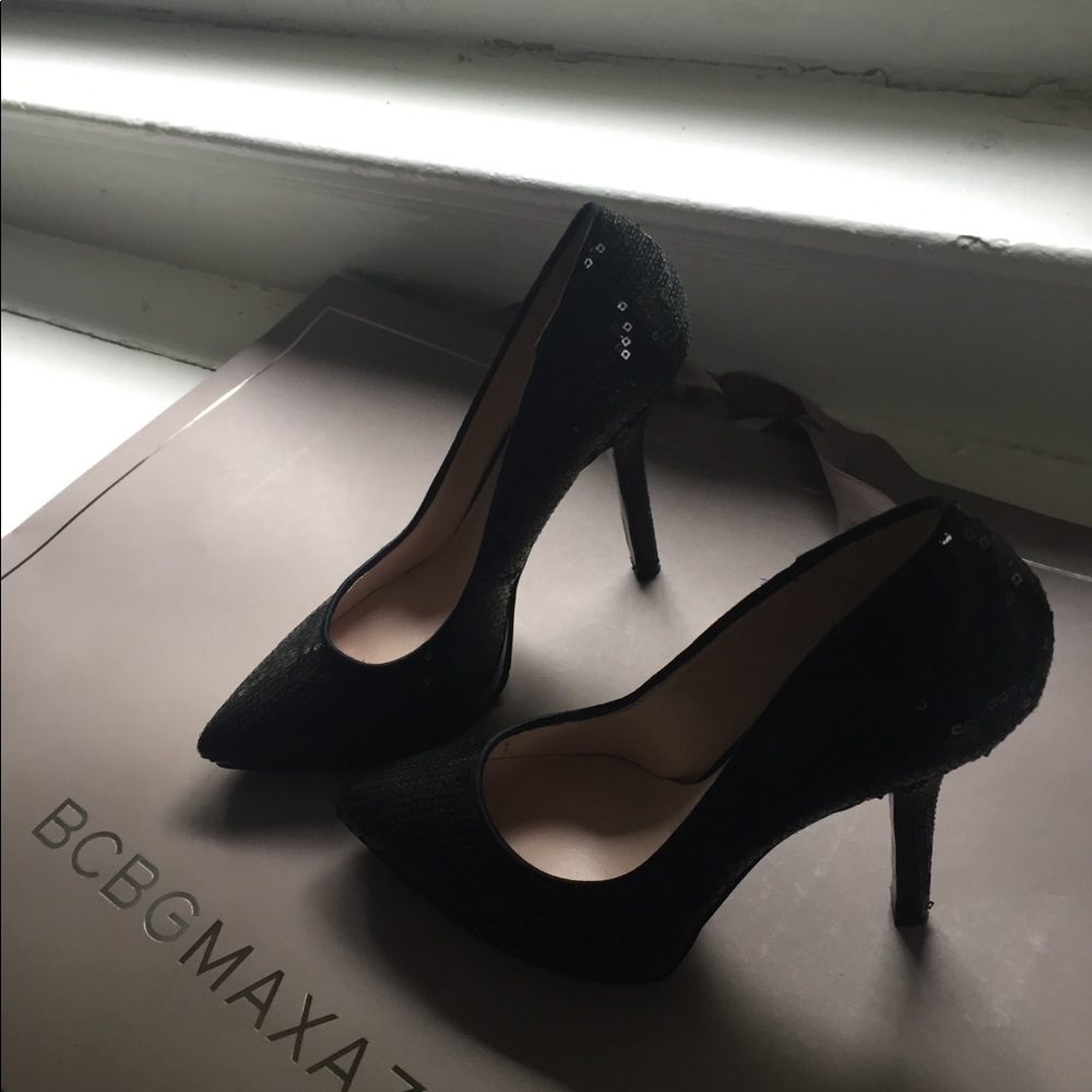 Shoes - Picture 3 of 8